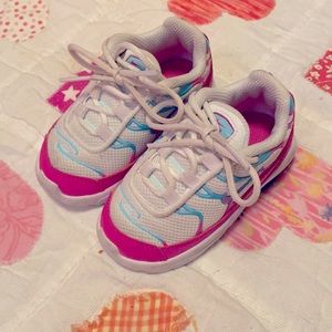 Toddler size 6 nike airmax barely worn